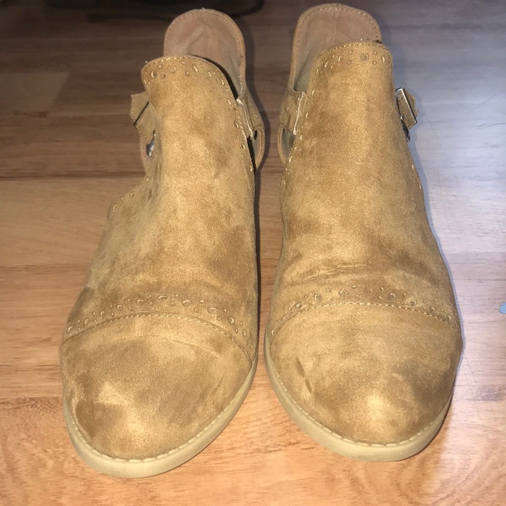 Cutout booties